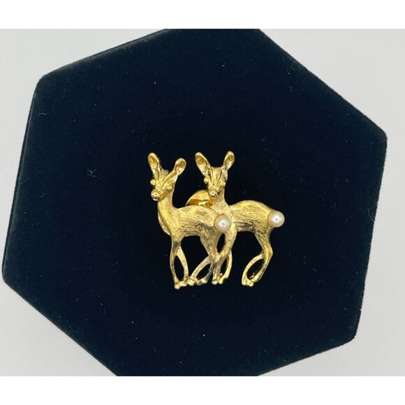 Reindeer Gold Tone Christmas Pin Faux Pearls Tails - Picture 3 of 10